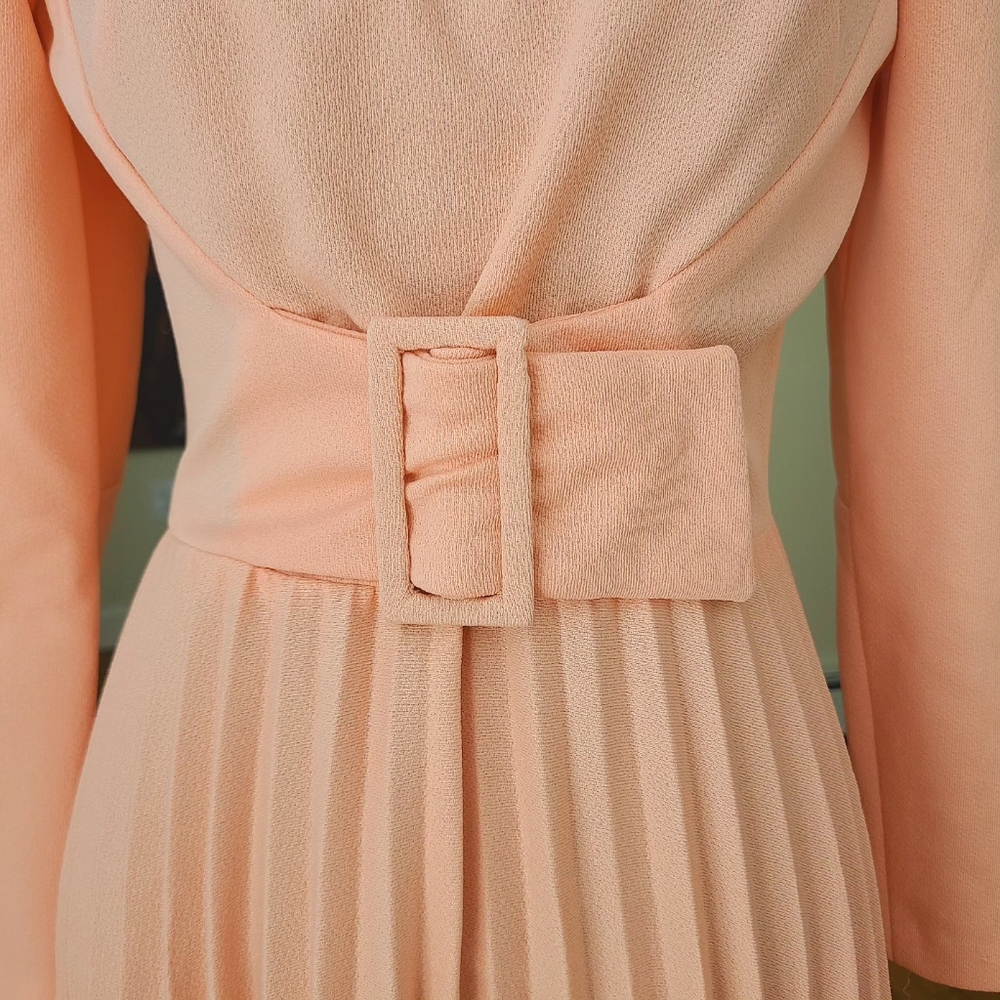 🌈SOLD🌈 VTG 60s 70s peach belted accordion pleated dress - Picture 3 of 6